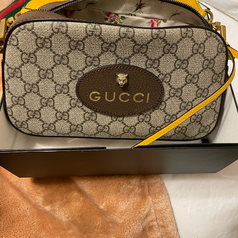 Geo Neo Vintage GG Supreme Gucci cross body